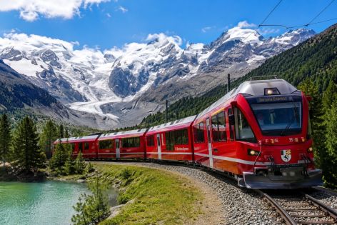 Швейцарско приключение с панорамния влак Bernina Express