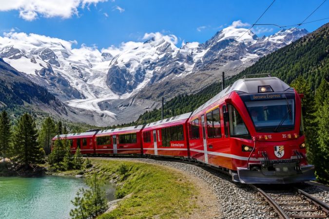 Швейцарско приключени с панорамния влак Bernina Express