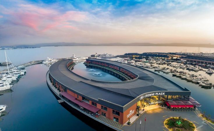 НОВА ГОДИНА 2025 В ИСТАНБУЛ в хотел CROWNE PLAZA MARINA TUZLA 5*
