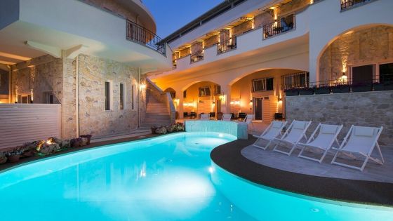 Neikos Mediterraneo Luxury Suites