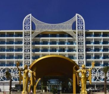 AZURA DELUXE RESORT & SPA HOTEL